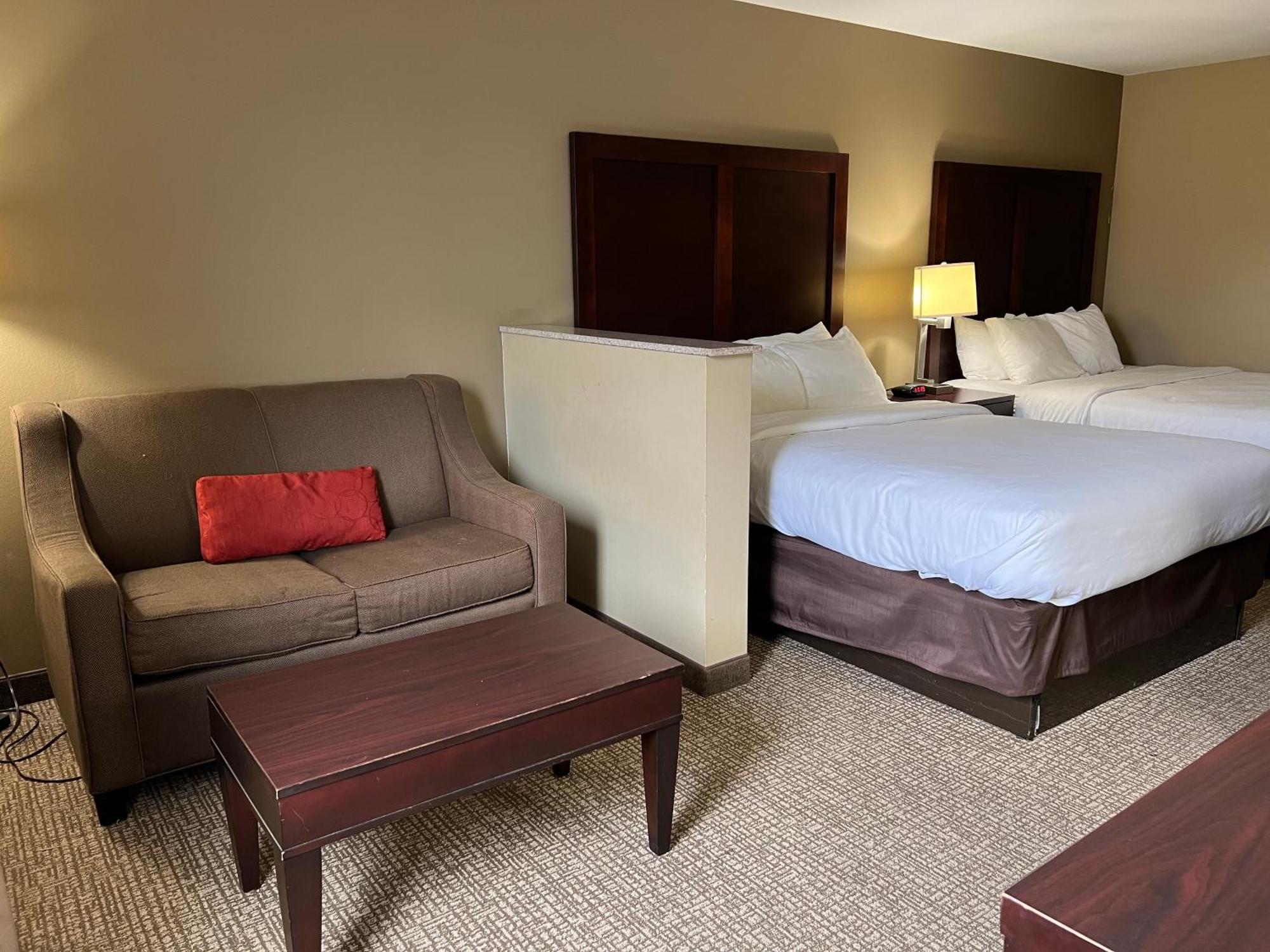 Days Inn & Suites By Wyndham Manheim Lebanon Exterior photo